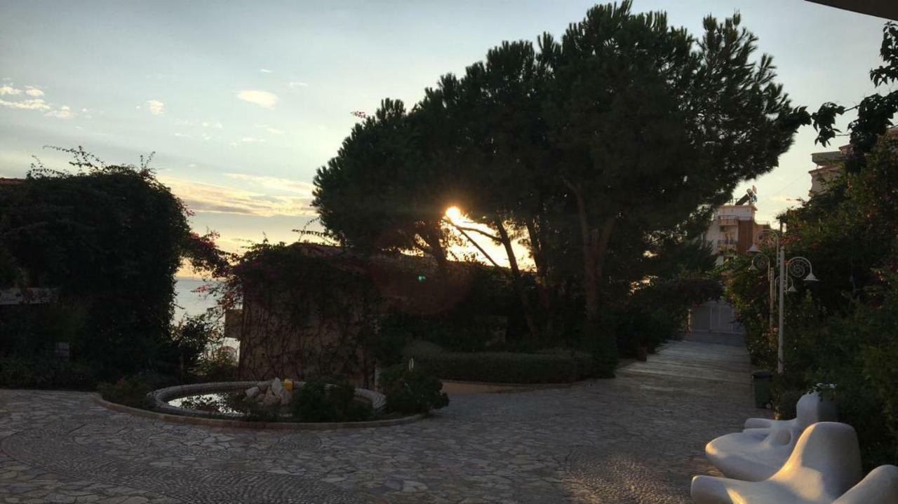 Bougainville Bay Resort - Villa 11 Sarande Bagian luar foto