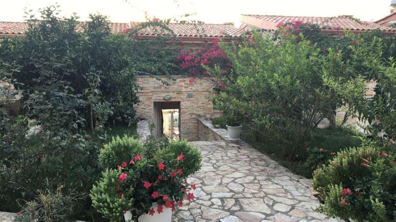 Bougainville Bay Resort - Villa 11 Sarande Bagian luar foto
