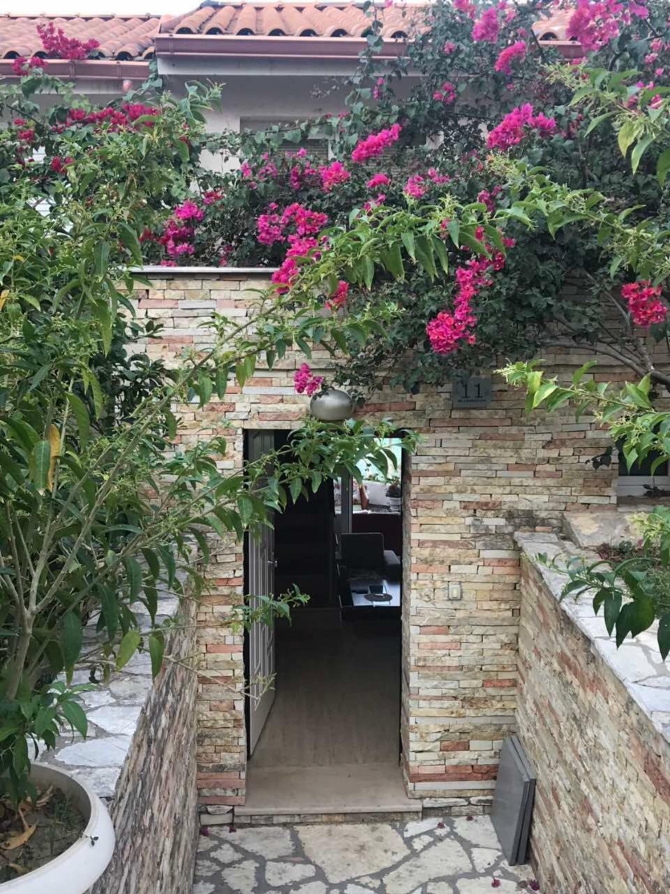 Bougainville Bay Resort - Villa 11 Sarande Bagian luar foto