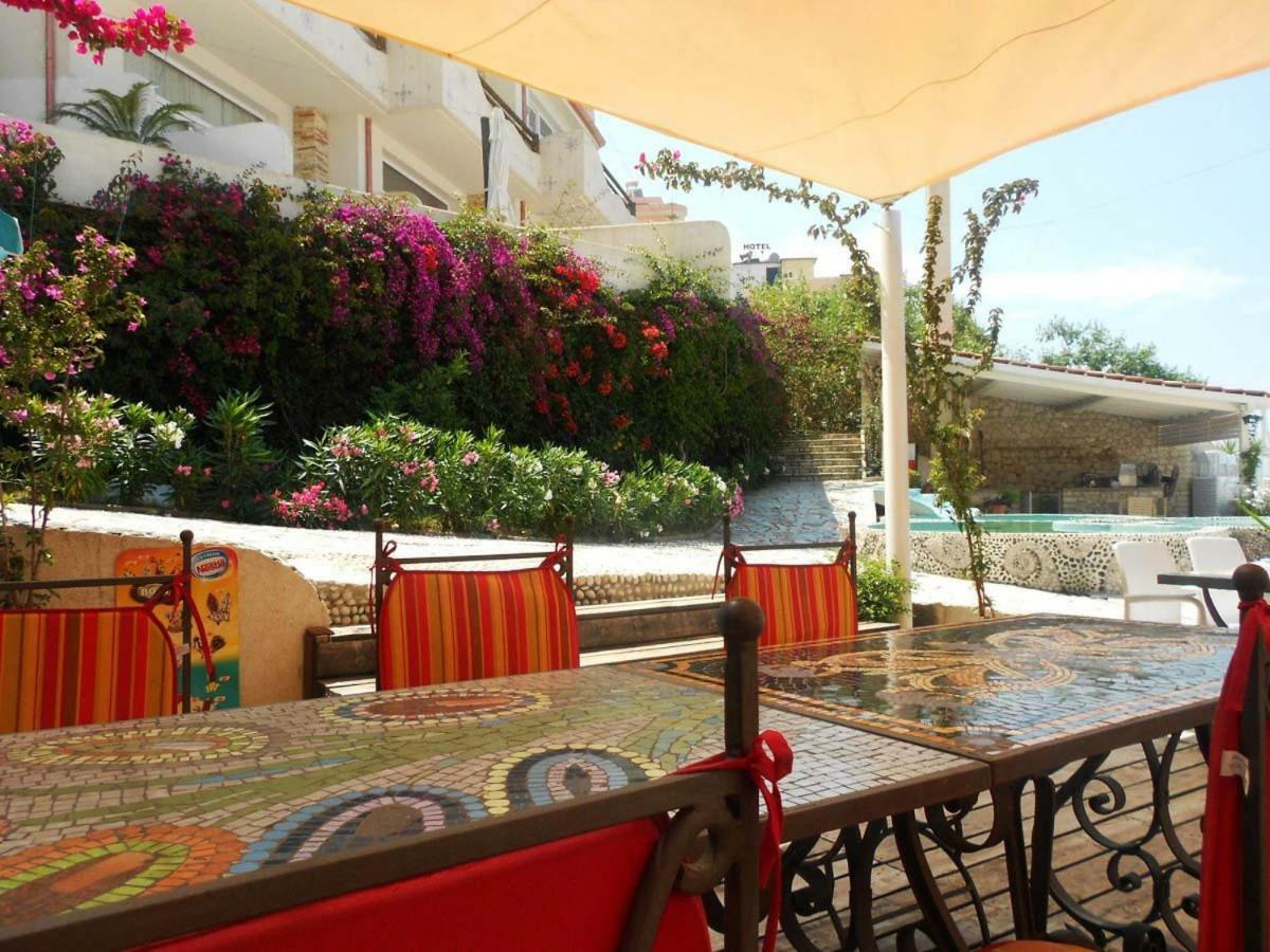 Bougainville Bay Resort - Villa 11 Sarande Bagian luar foto